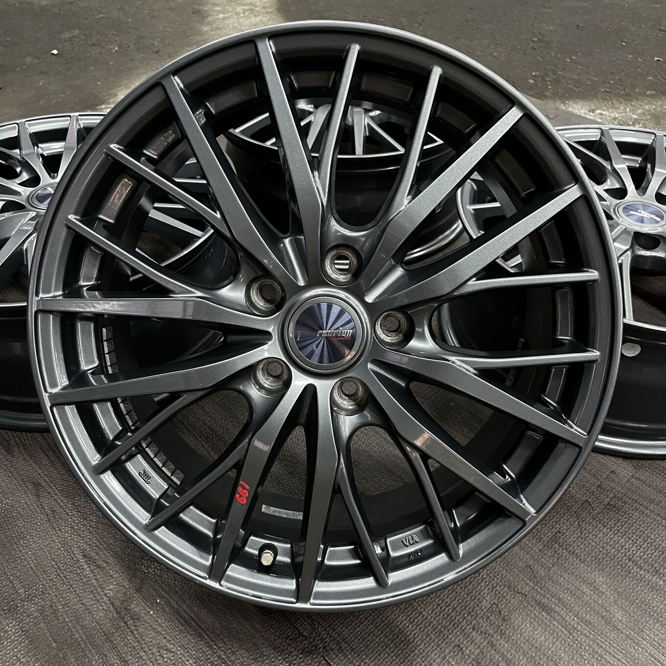 R17 7J ET53 5x114.3 RAVRION — 33 700 ¥/комплект