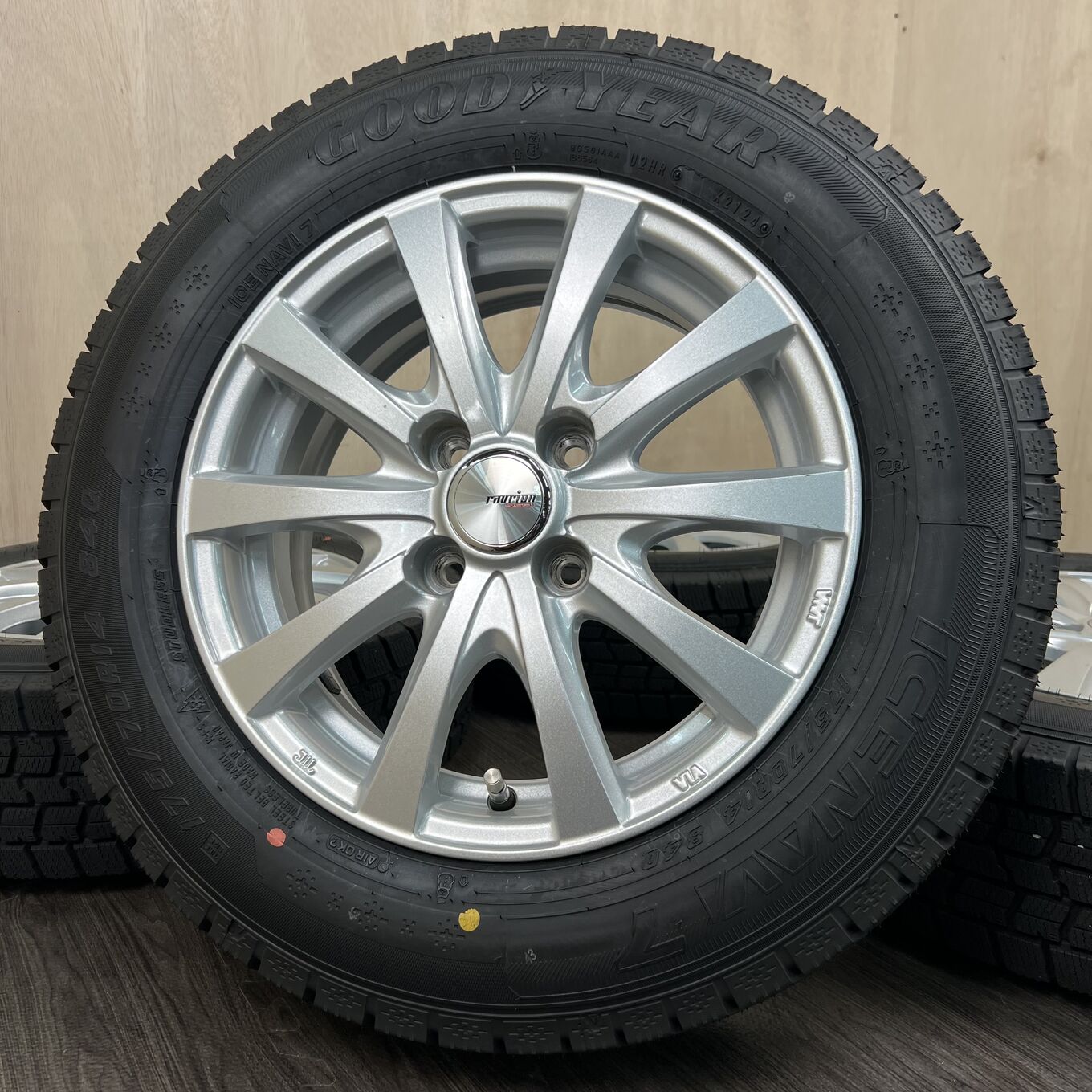 R14 5.5J ET38 4x100 RAVRION RS01 — 18 600 ¥/комплект