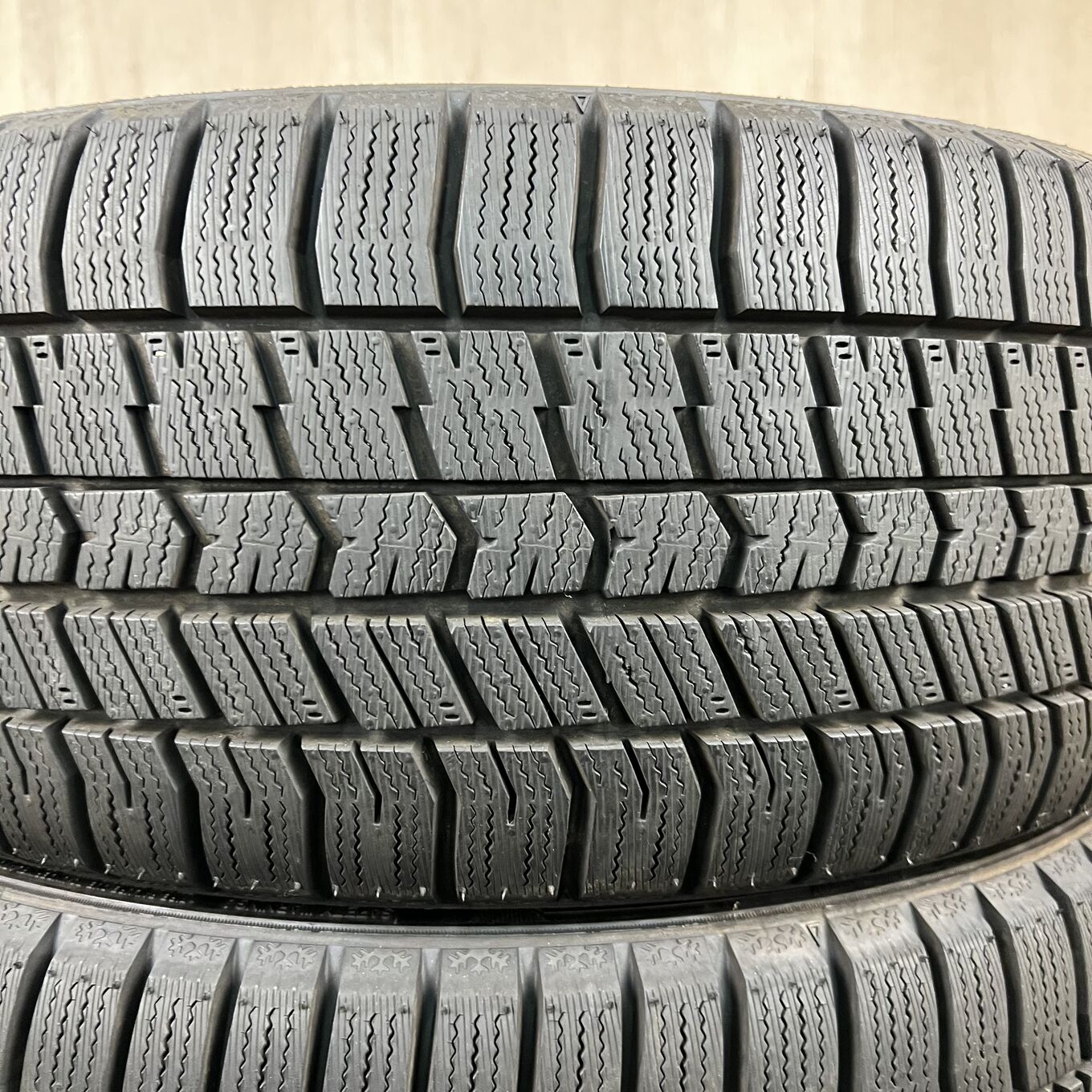 Goodyear ICE NAVI 8 225/40 R18, фото 2