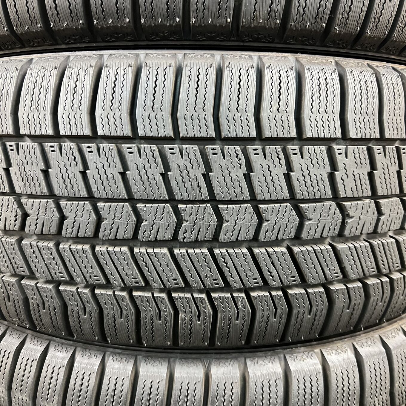 Goodyear ICE NAVI 8 225/40 R18, фото 3