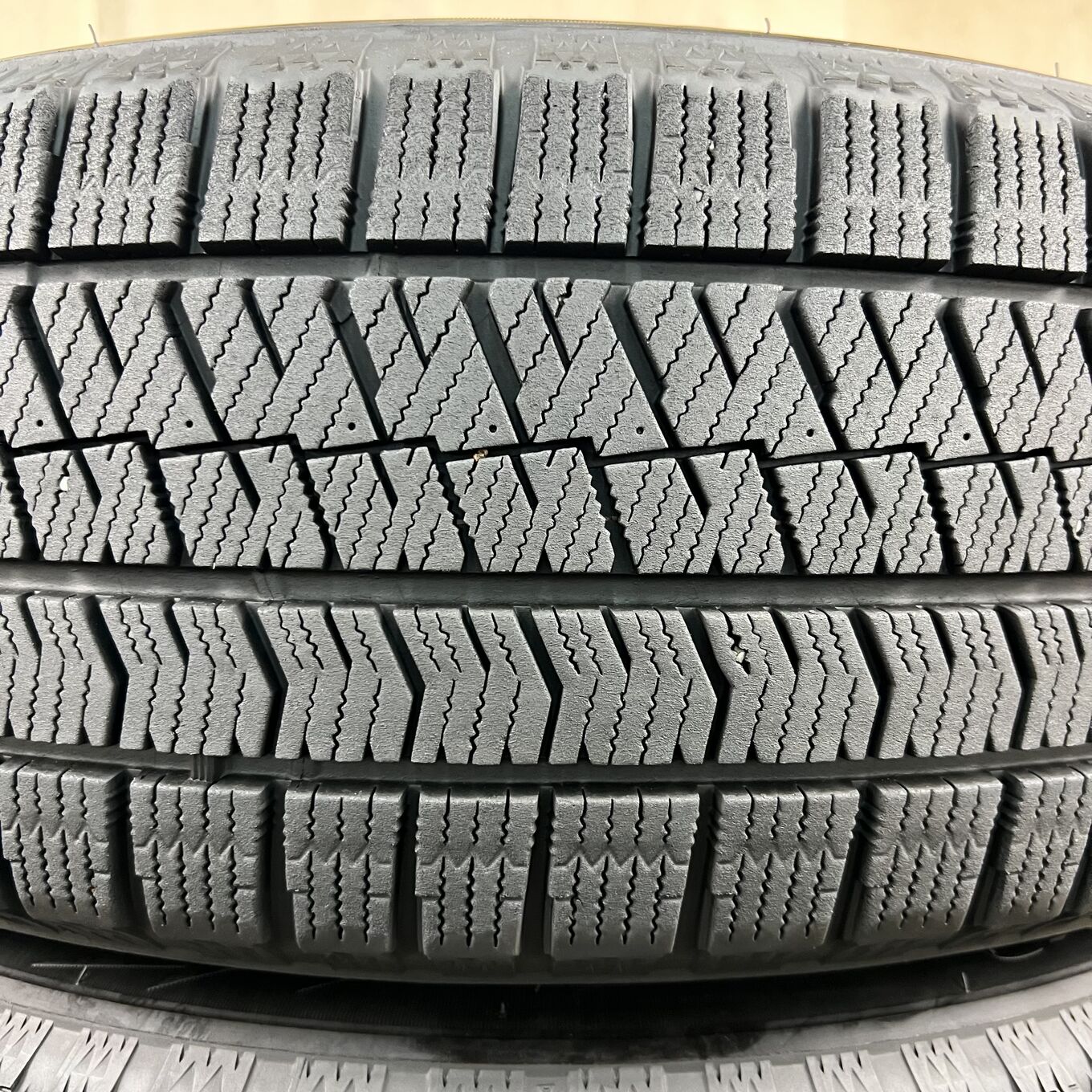 Bridgestone BLIZZAK VRX2 225/60 R17, фото 2