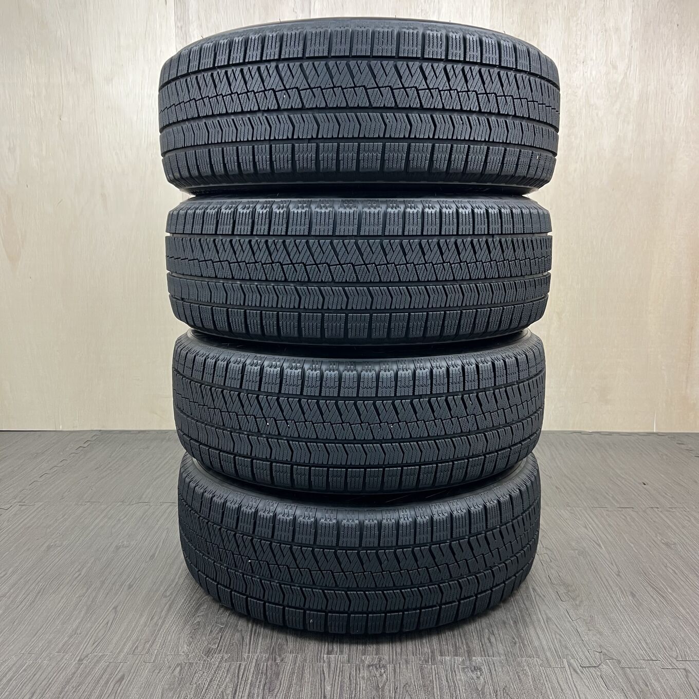 225/60 R17 Bridgestone BLIZZAK VRX2 — 16 900 ¥/комплект