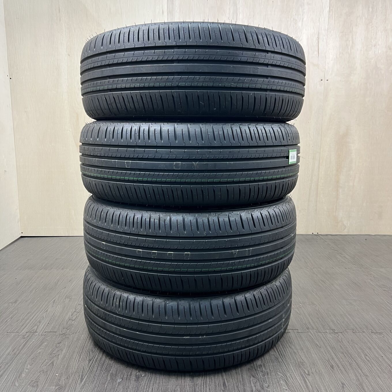 215/50 R18 Dunlop ENASAVE EC300+ — 46 600 ¥/комплект
