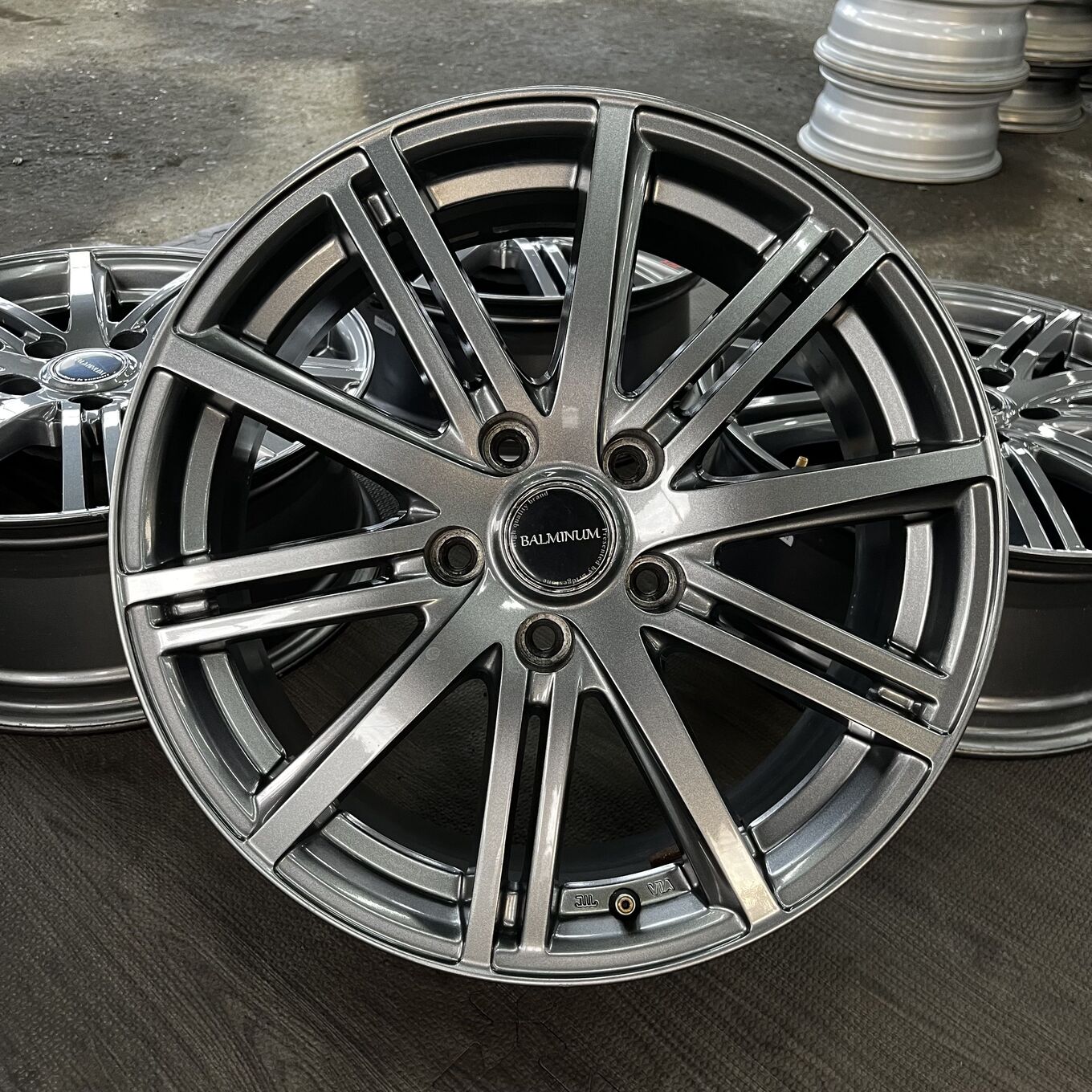 R17 7J ET45 5x114.3 Bridgestone BALMINUM — 30 900 ¥/комплект