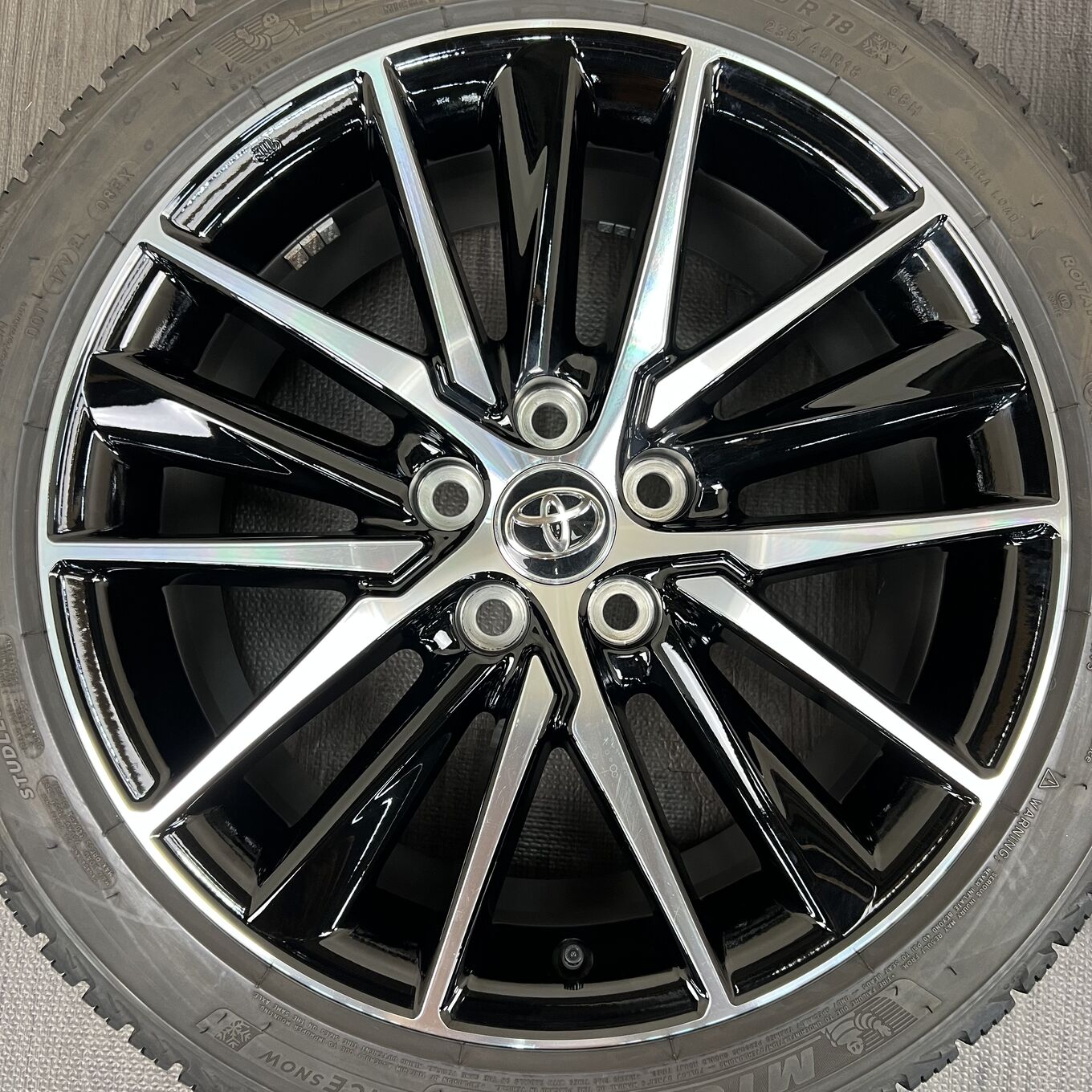 Michelin CAMRY XV70/XV75 235/45 R18, фото 2