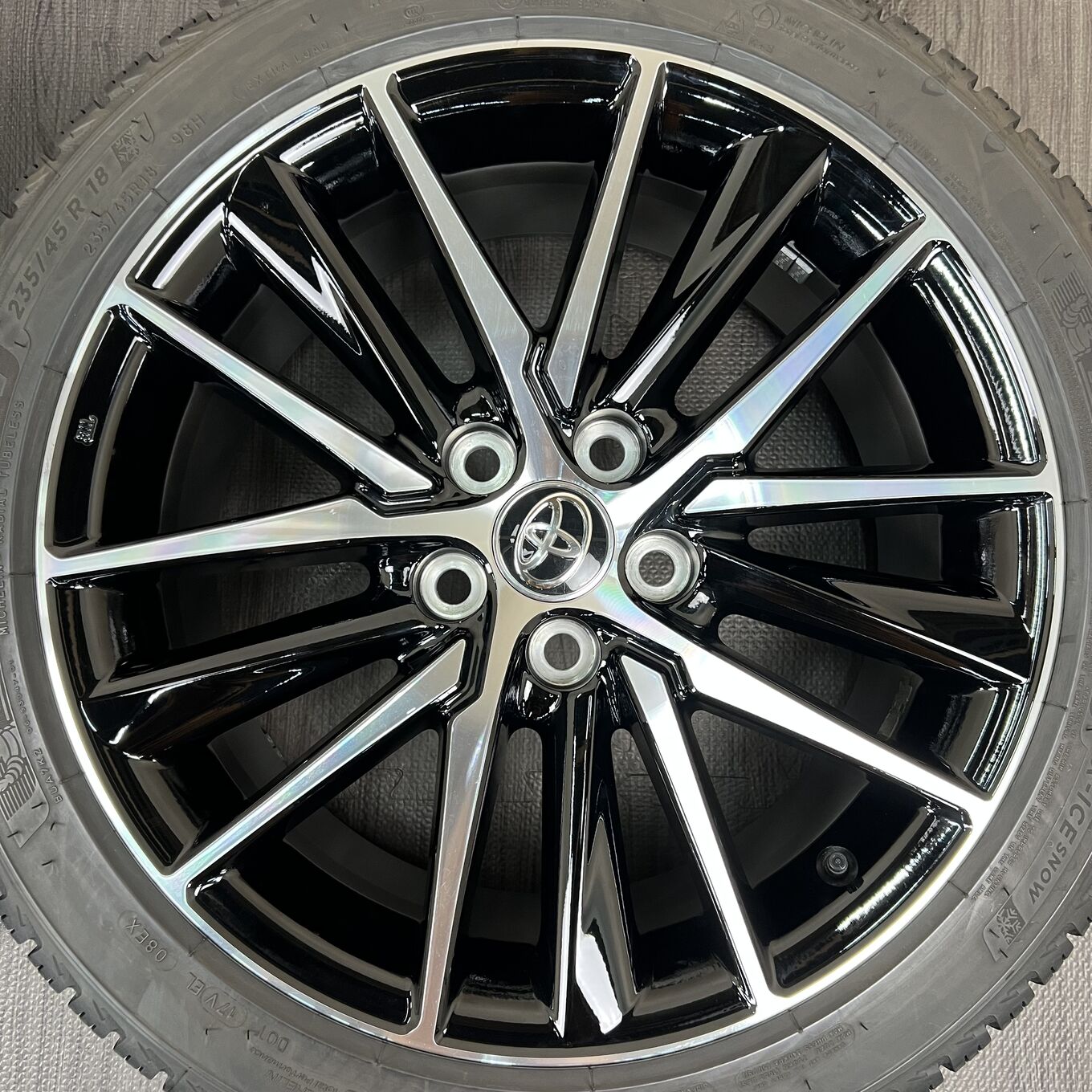 Michelin CAMRY XV70/XV75 235/45 R18, фото 3