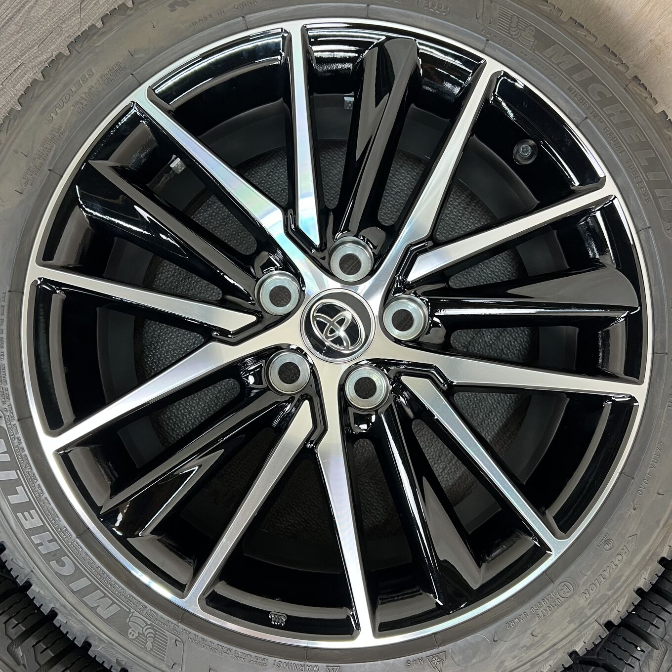 Michelin CAMRY XV70/XV75 235/45 R18, фото 4