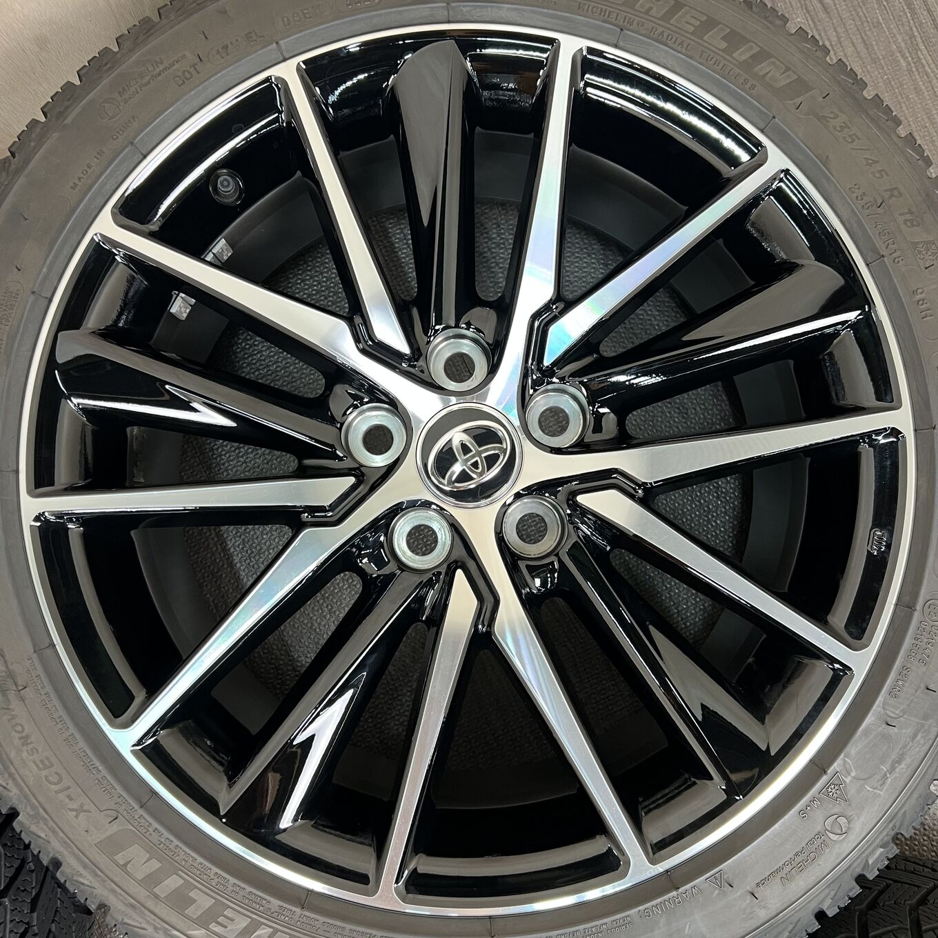 Michelin CAMRY XV70/XV75 235/45 R18, фото 5
