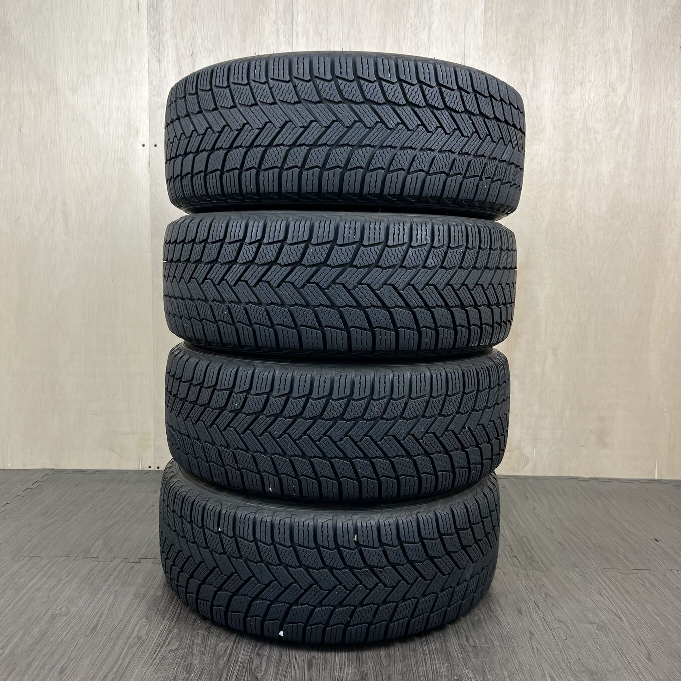 235/45 R18 Michelin X-ICE SNOW — 33 900 ¥/комплект