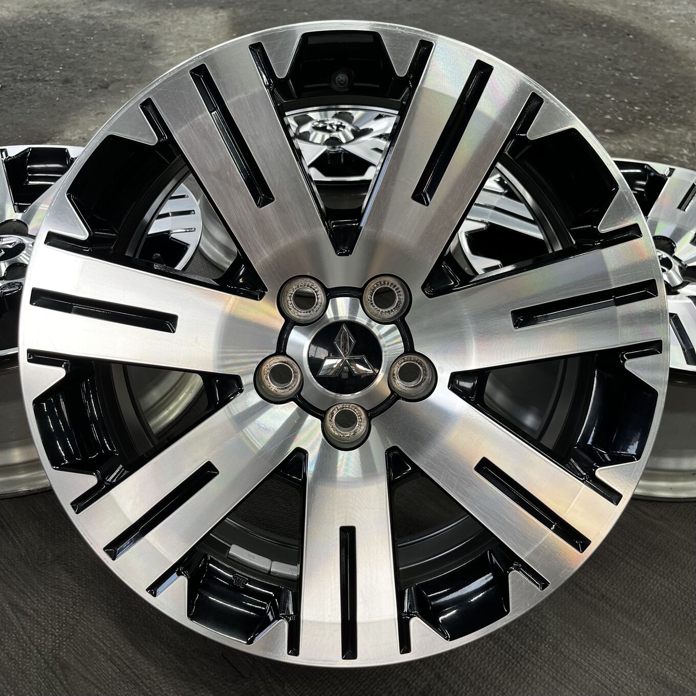 R18 7J ET38 5x114.3 DELICA — 36 600 ¥/комплект
