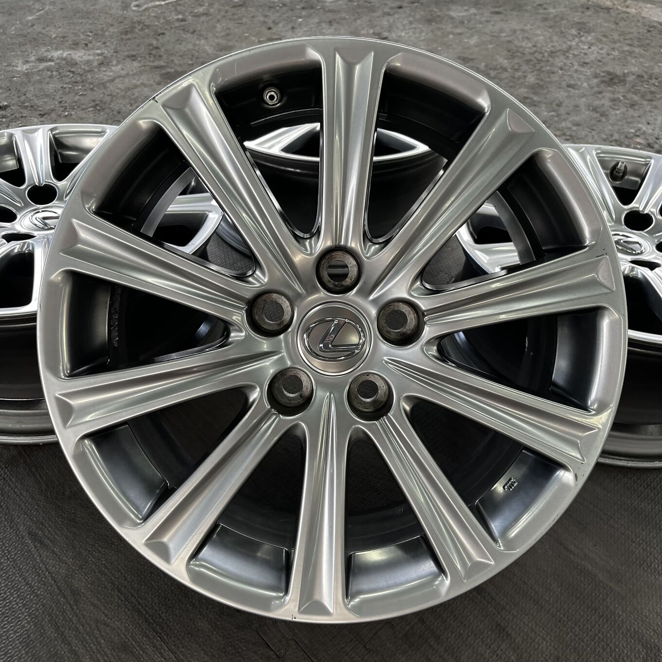 R17 7J ET35 5x114.3 NX — 39 400 ¥/комплект