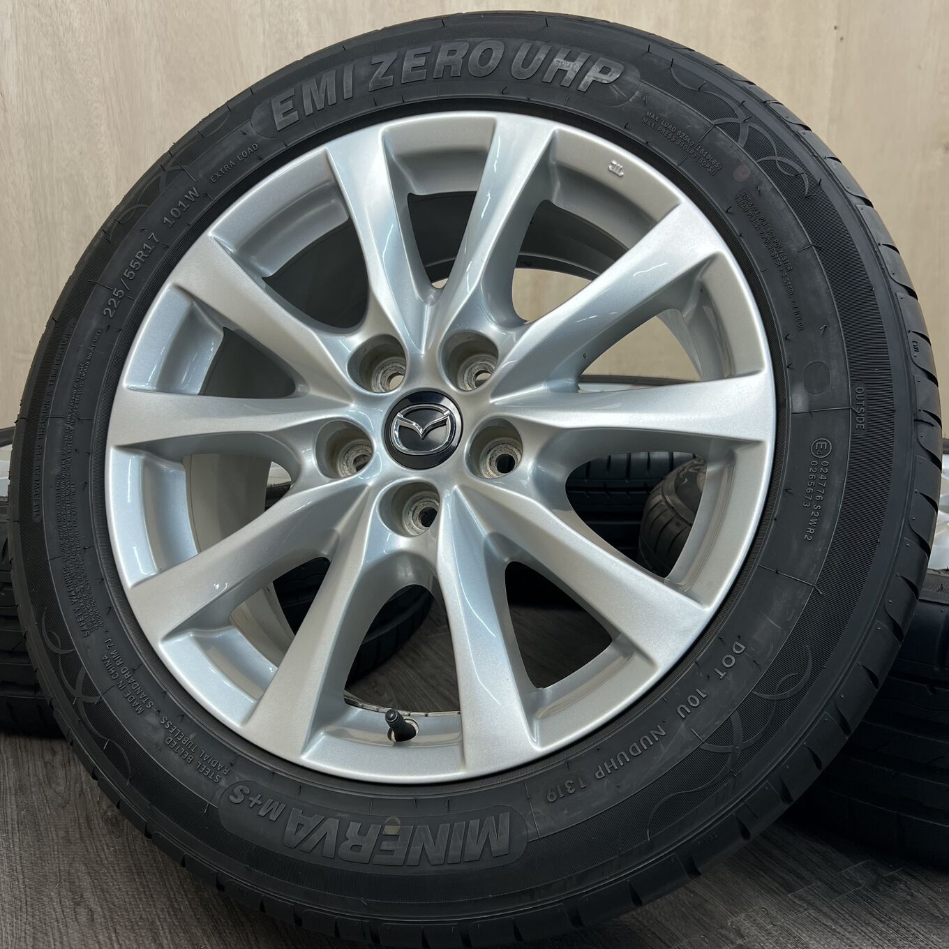 Б/У колесо в сборе 225/55 R17 EMI ZEROUHP, артикул 76S40426