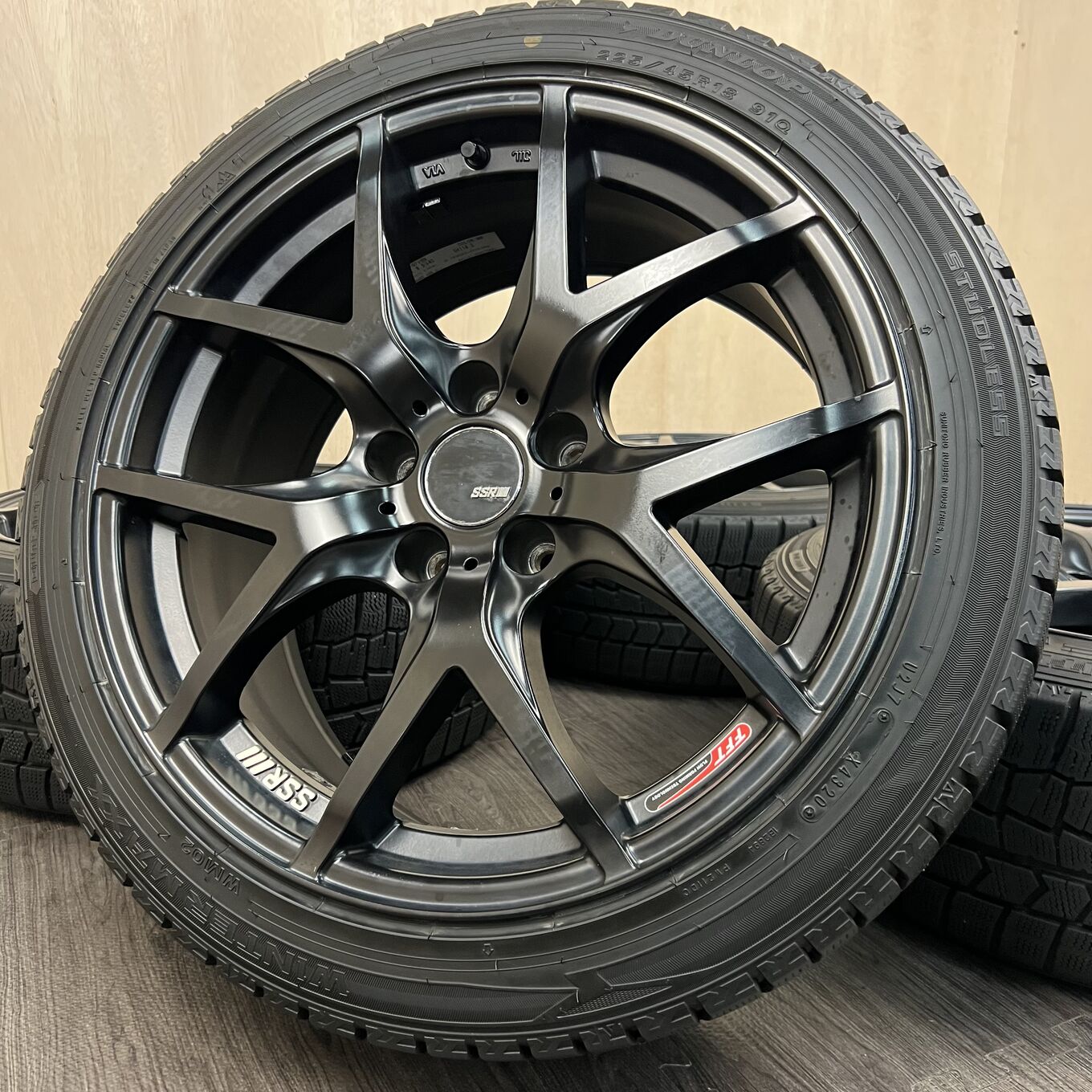 Б/У колесо в сборе 225/45 R18 Dunlop FFT, артикул 77S40426