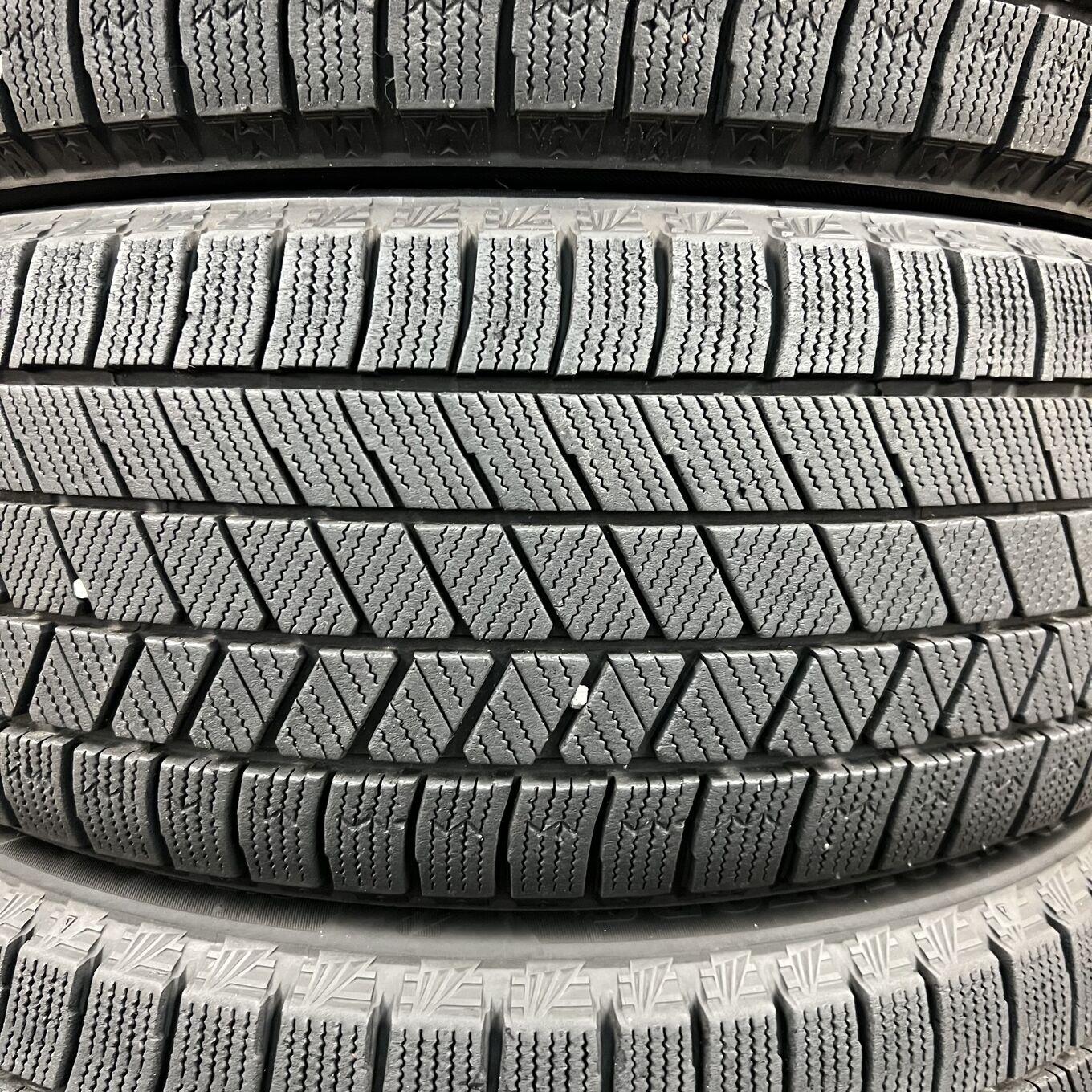 Bridgestone BLIZZAK VRX2 215/50 R17, фото 3