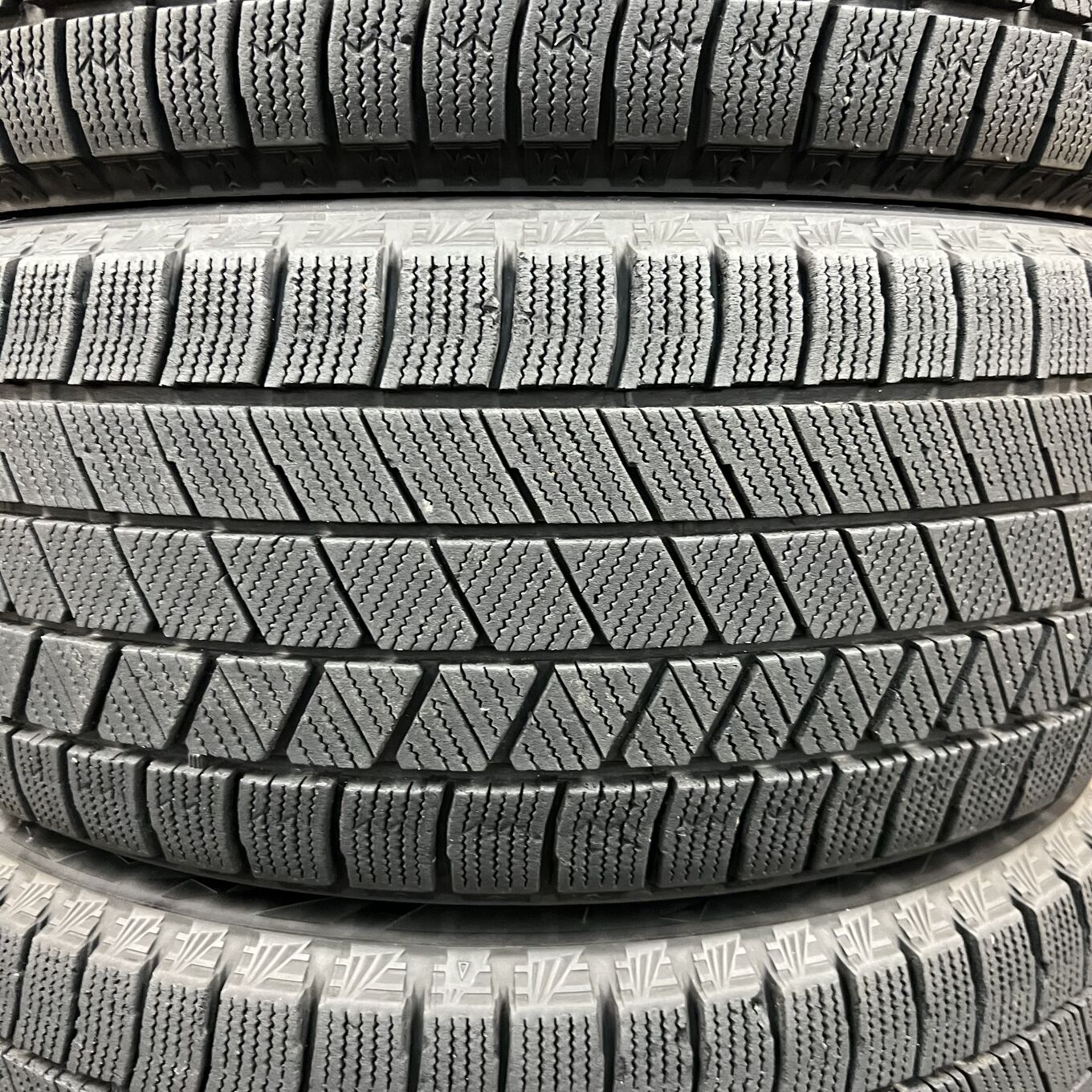 Bridgestone BLIZZAK VRX2 215/50 R17, фото 4