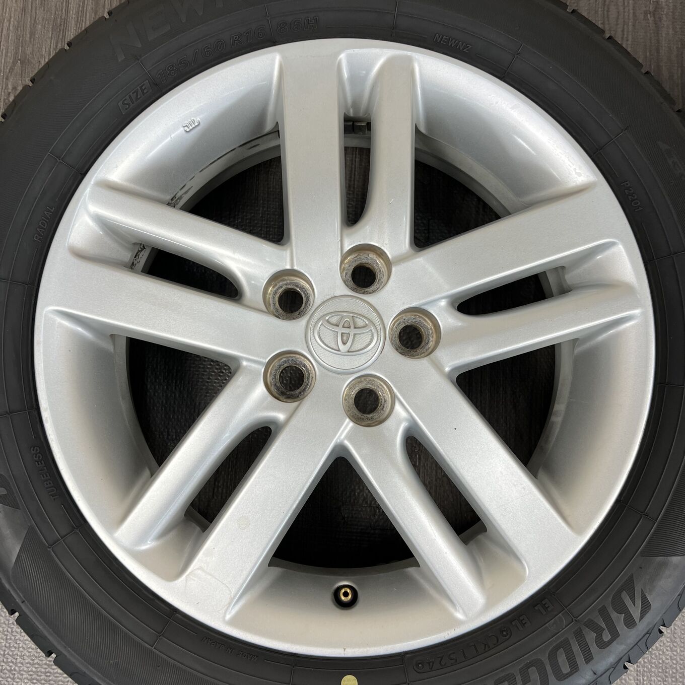 Bridgestone RACTIS 185/60 R16, фото 2