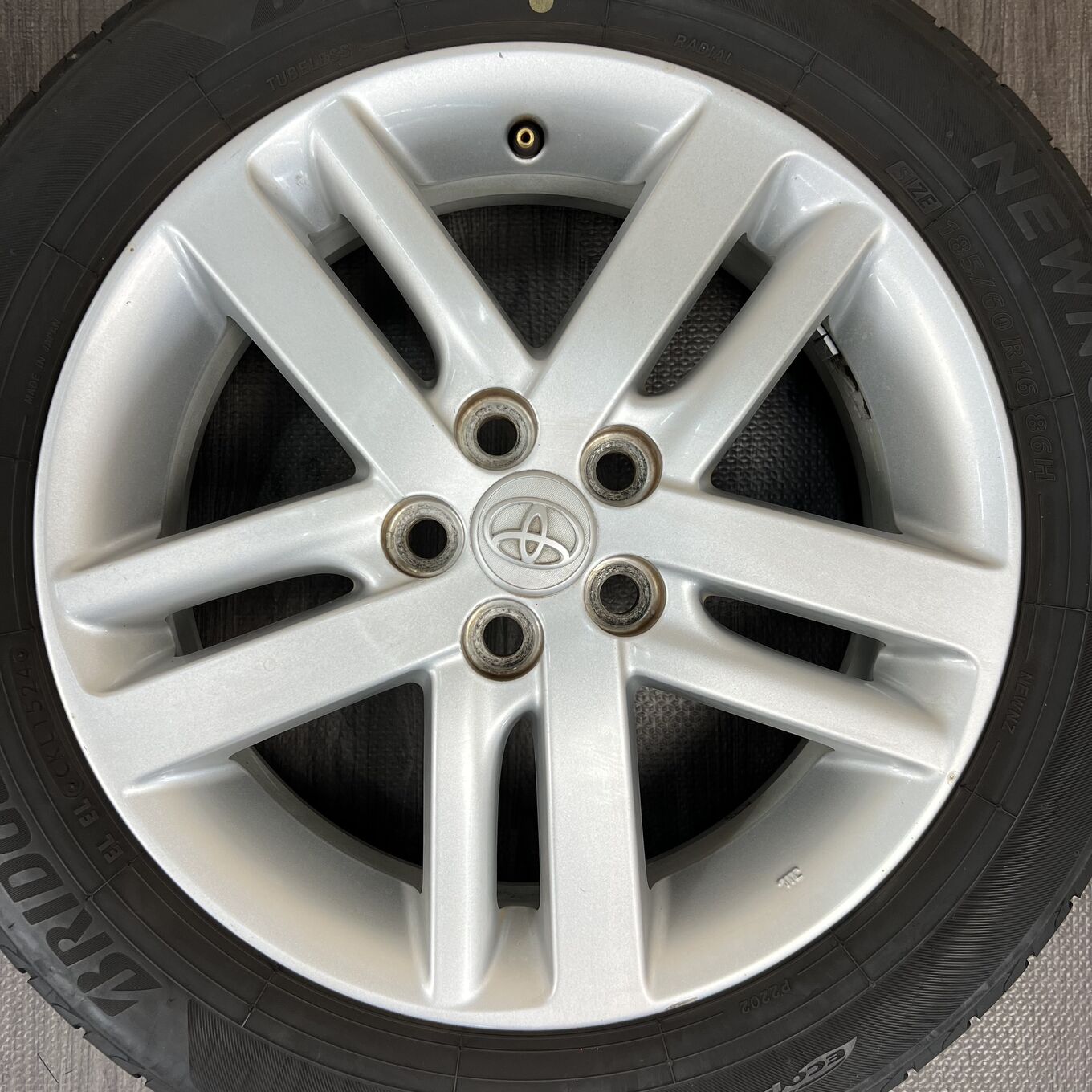 Bridgestone RACTIS 185/60 R16, фото 3