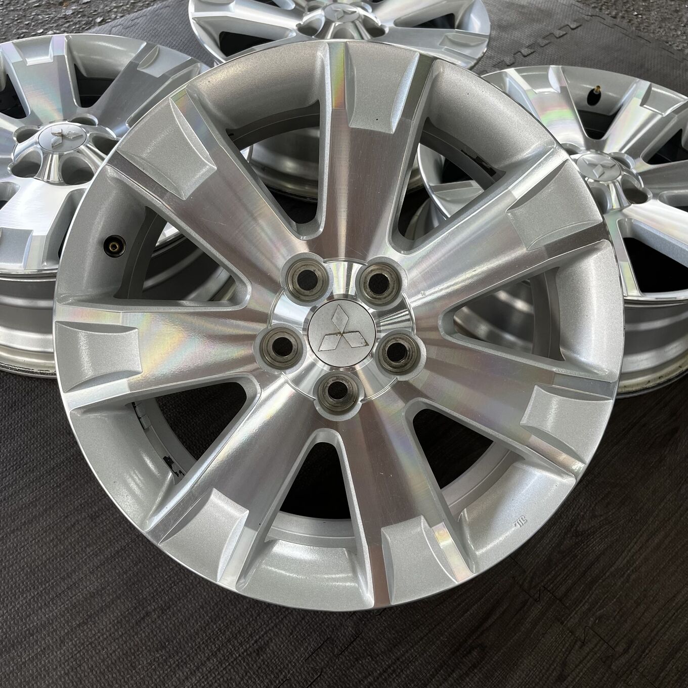 R18 7J ET38 5x114.3 DELICA — 25 400 ¥/комплект
