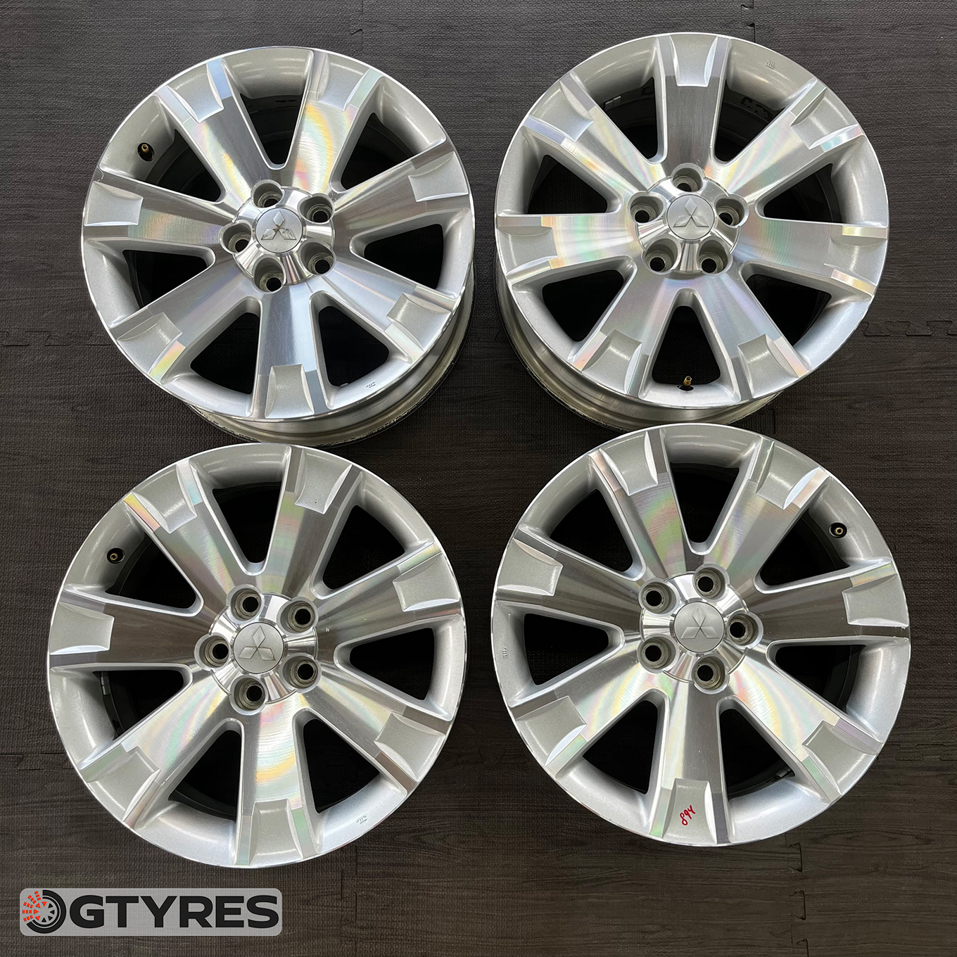 225/55 R18 Bridgestone — 45 600 ¥/комплект