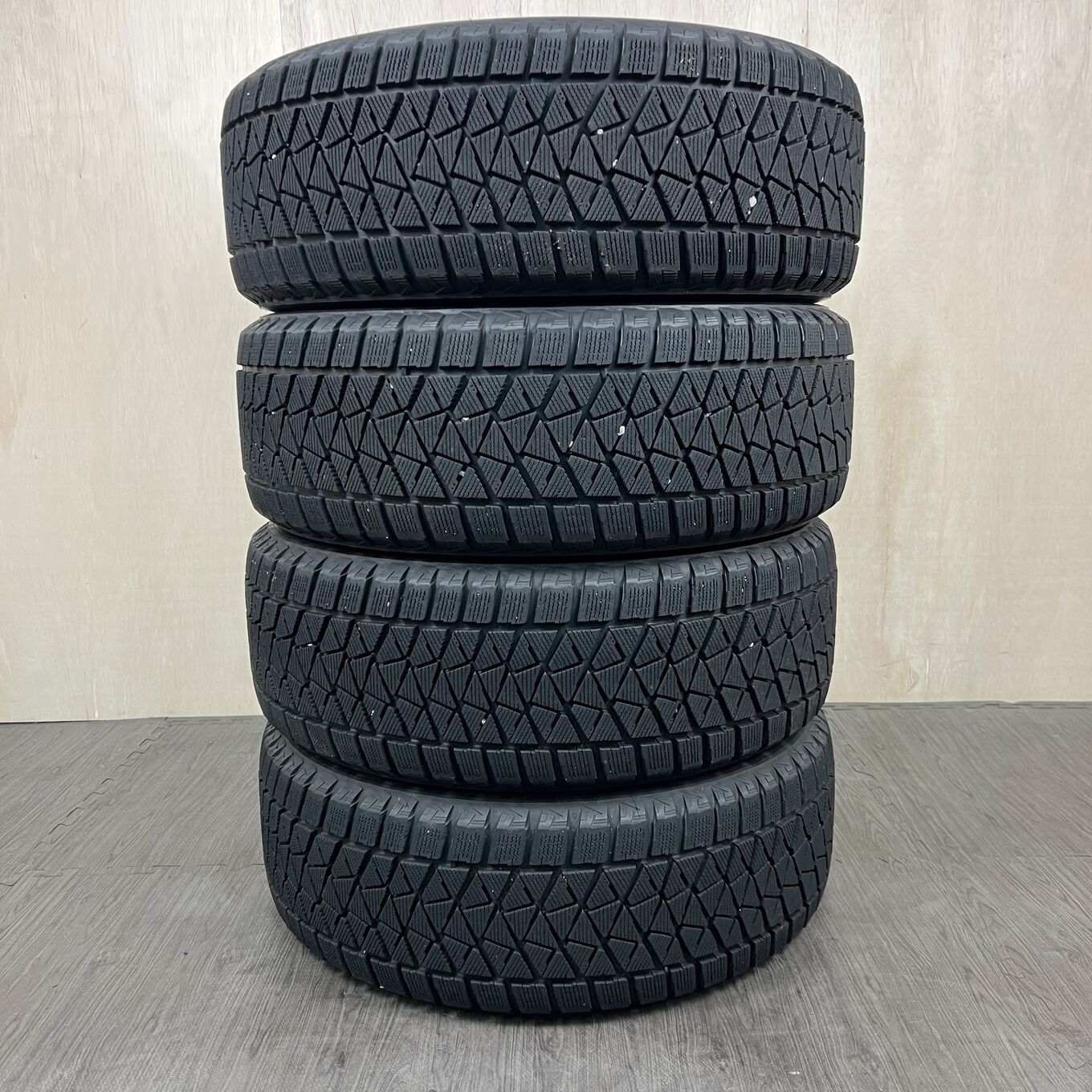 225/55 R18 Bridgestone — 16 900 ¥/комплект