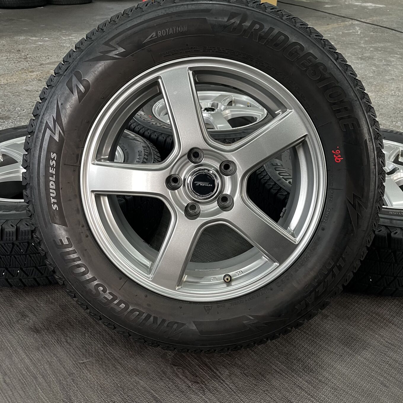 R17 7J ET45 5x114.3 — 25 400 ¥/комплект