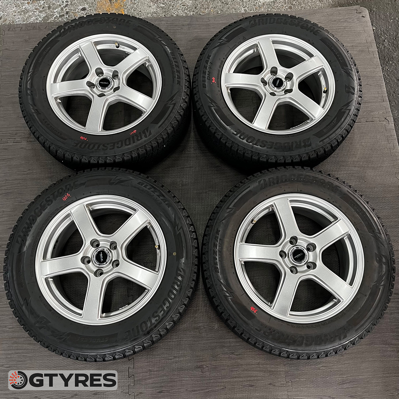 225/65 R17 Bridgestone BLIZZAK DM-V3 — 28 500 ¥/комплект