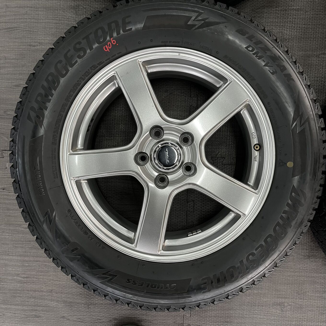 Bridgestone BLIZZAK DM-V3 225/65 R17, фото 2