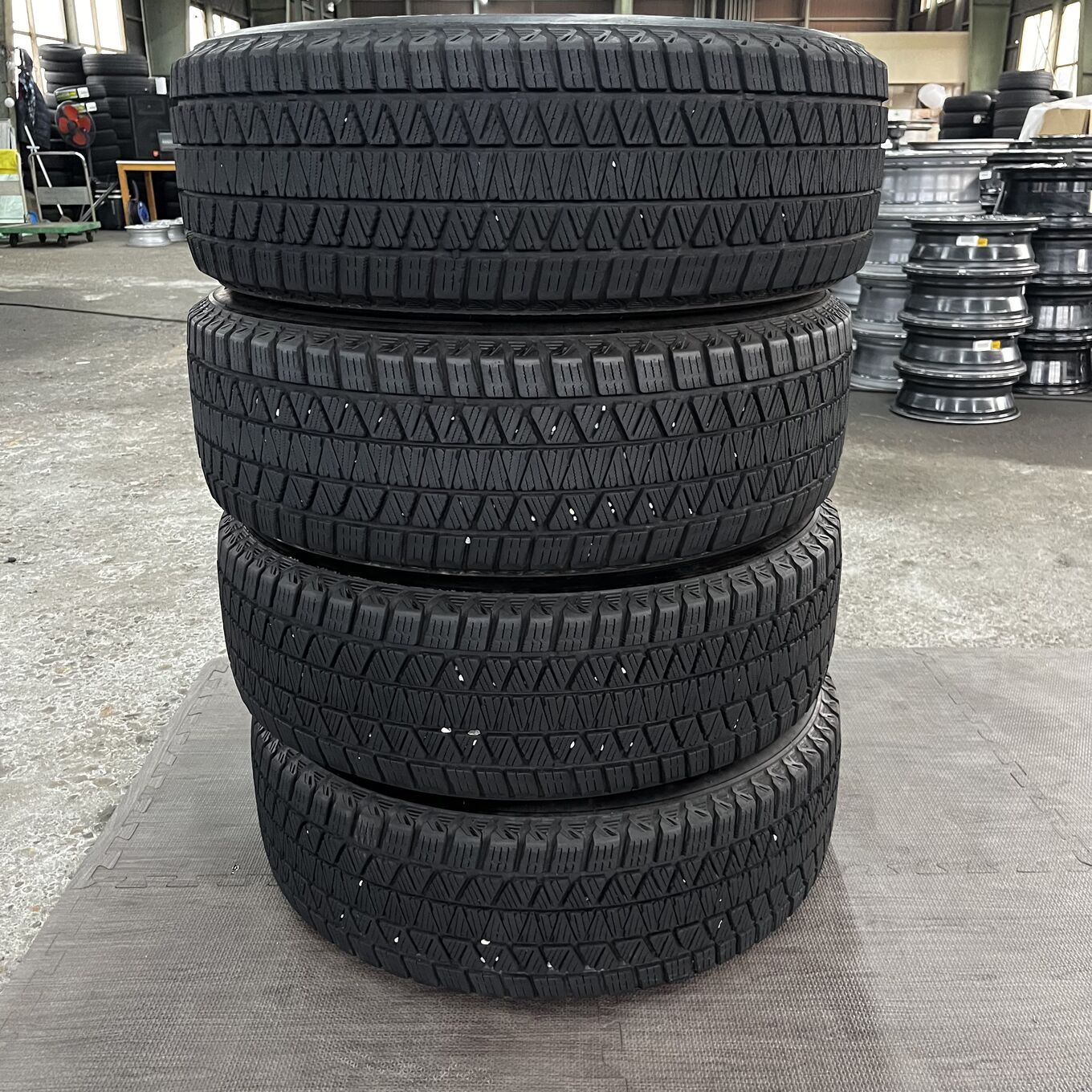 225/65 R17 Bridgestone BLIZZAK DM-V3 — 12 600 ¥/комплект