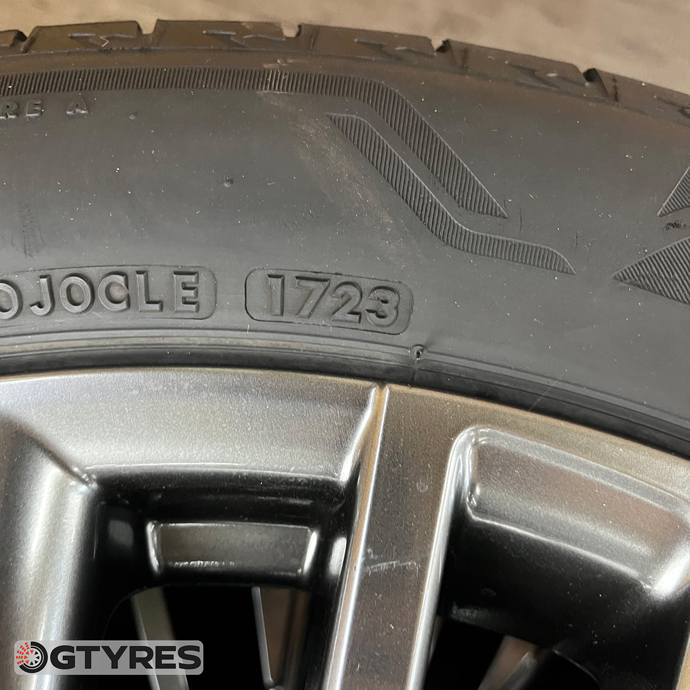 Bridgestone 235/50 R21, фото 2