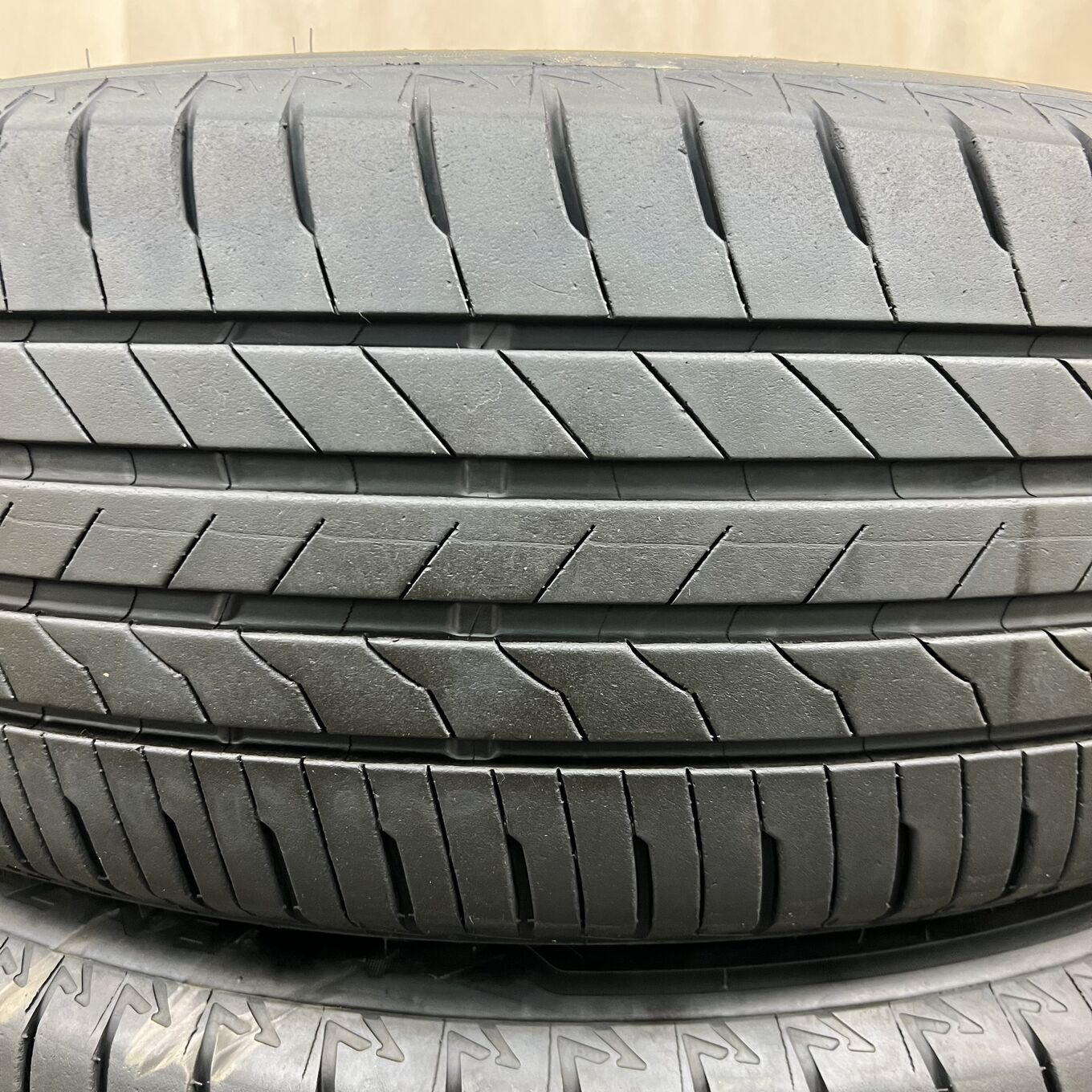 Bridgestone 235/50 R21, фото 2