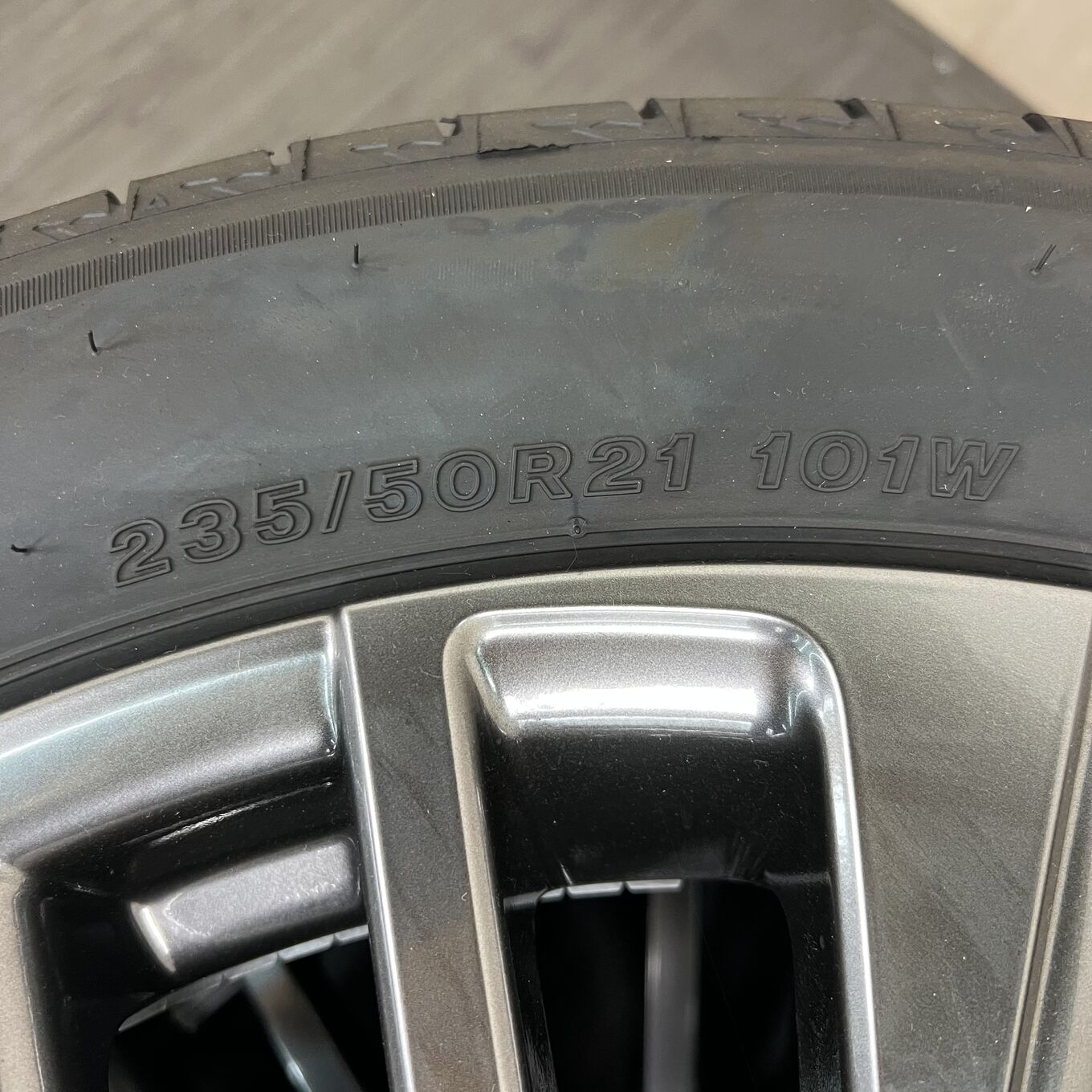 Bridgestone 235/50 R21, фото 6