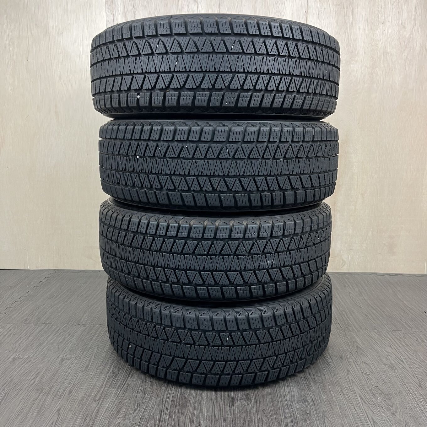 225/65 R17 Bridgestone BLIZZAK DM-V3 — 12 600 ¥/комплект