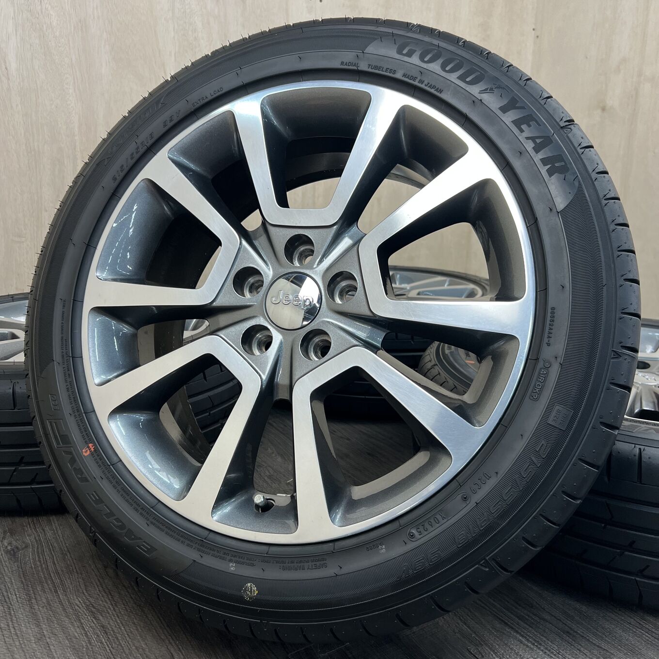 Б/У колесо в сборе 215/55 R18 Goodyear COMPASS, артикул 93S40426
