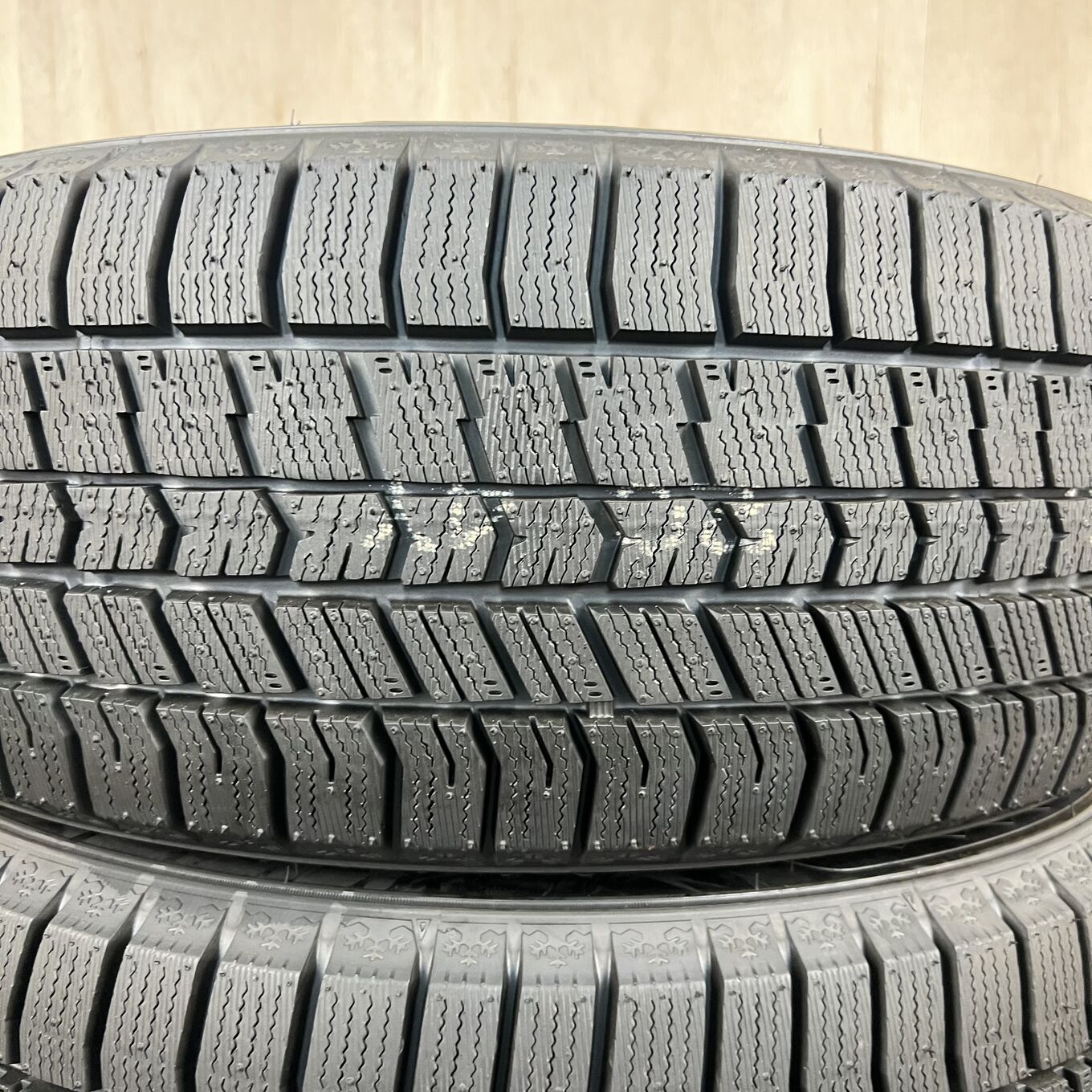 Goodyear ICE NAVI 8 215/55 R17, фото 2