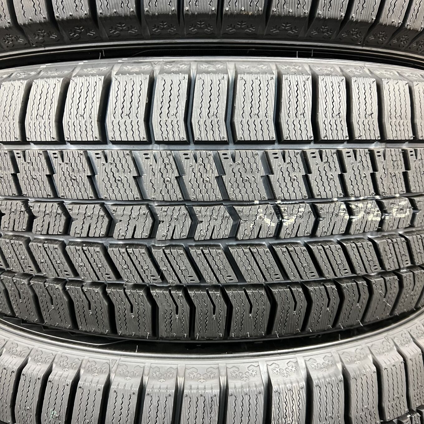 Goodyear ICE NAVI 8 215/55 R17, фото 3