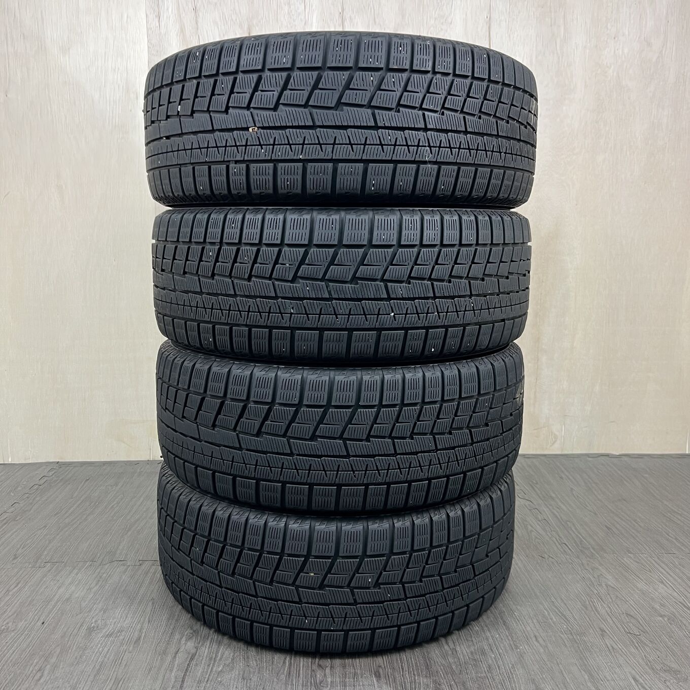 225/45 R18 Yokohama — 17 000 ¥/комплект