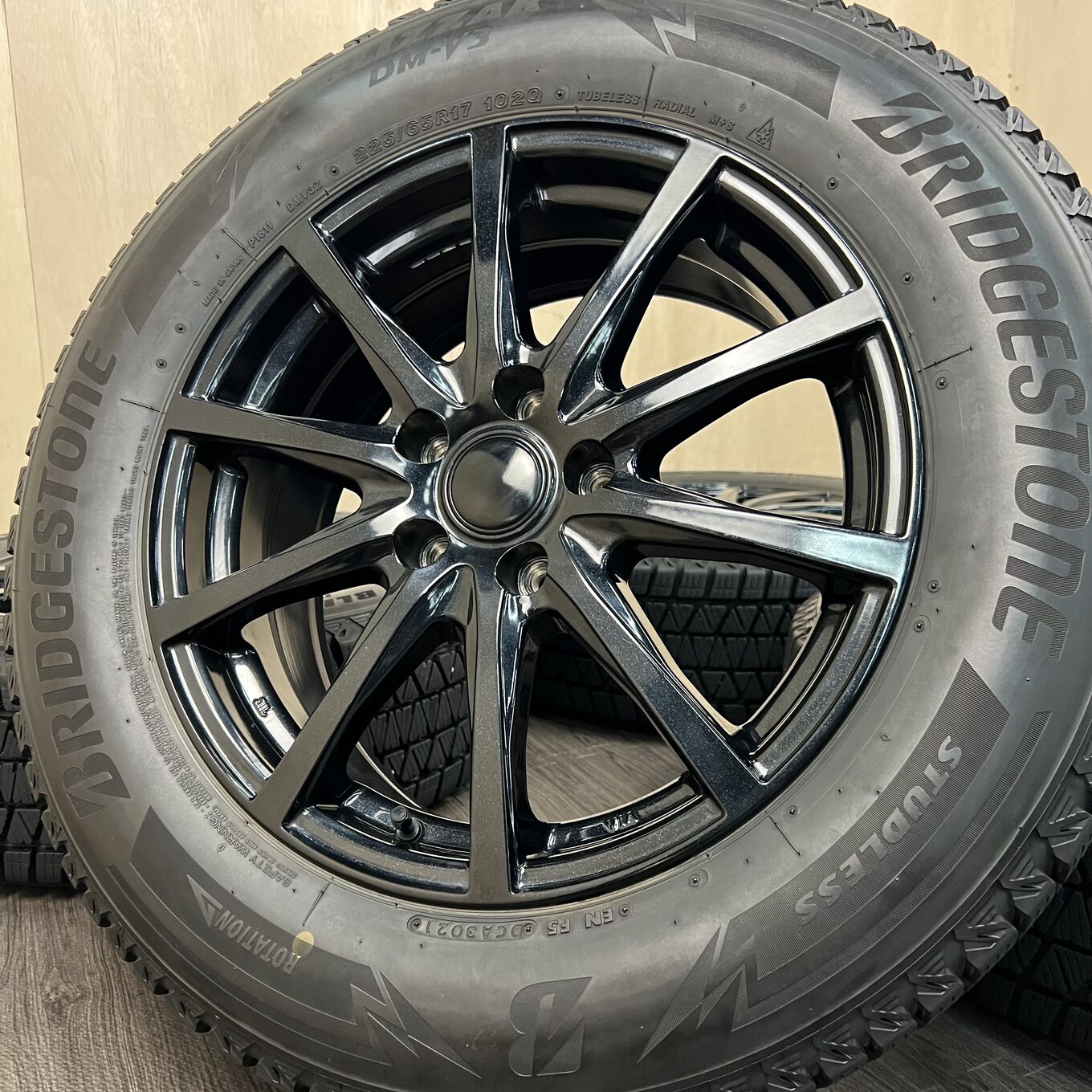 Б/У колесо в сборе 225/65 R17 Bridgestone BLIZZAK DM-V3, артикул 97S40426