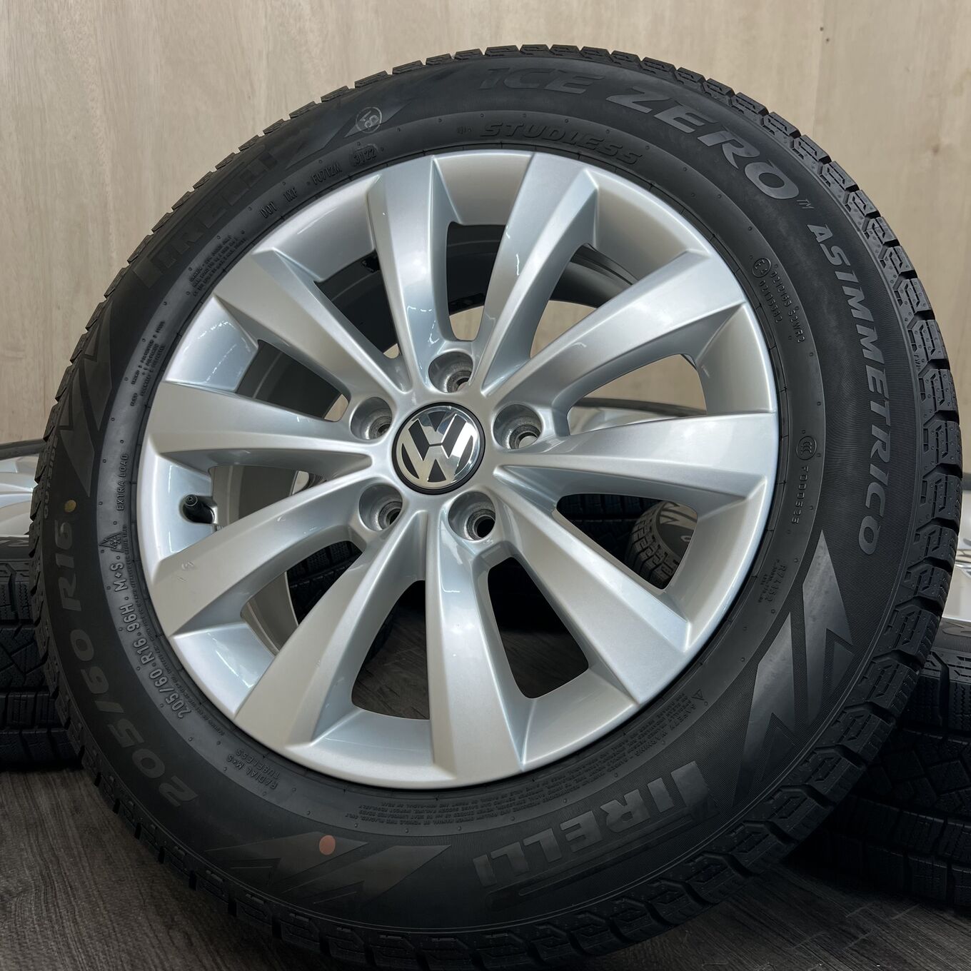 Б/У колесо в сборе 205/60 R16 ICE ZERO ASIMMETRICO, артикул 98S40426