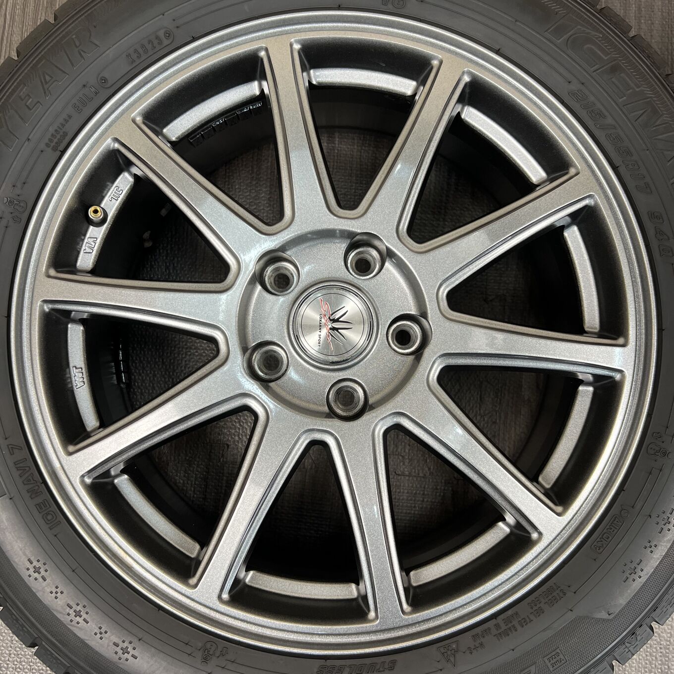 Goodyear ICE NAVI 7 215/55 R17, фото 2