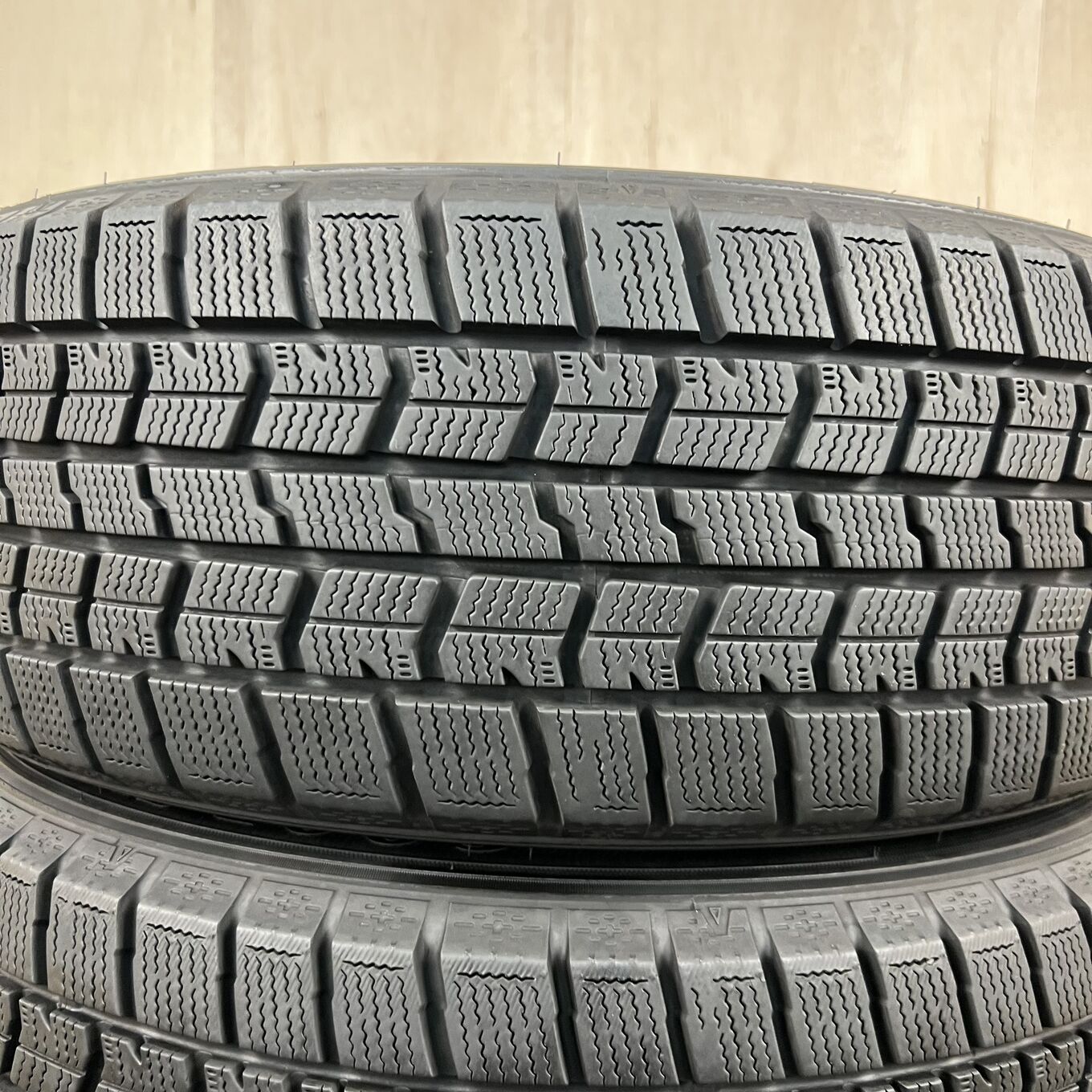 Goodyear ICE NAVI 7 215/55 R17, фото 2