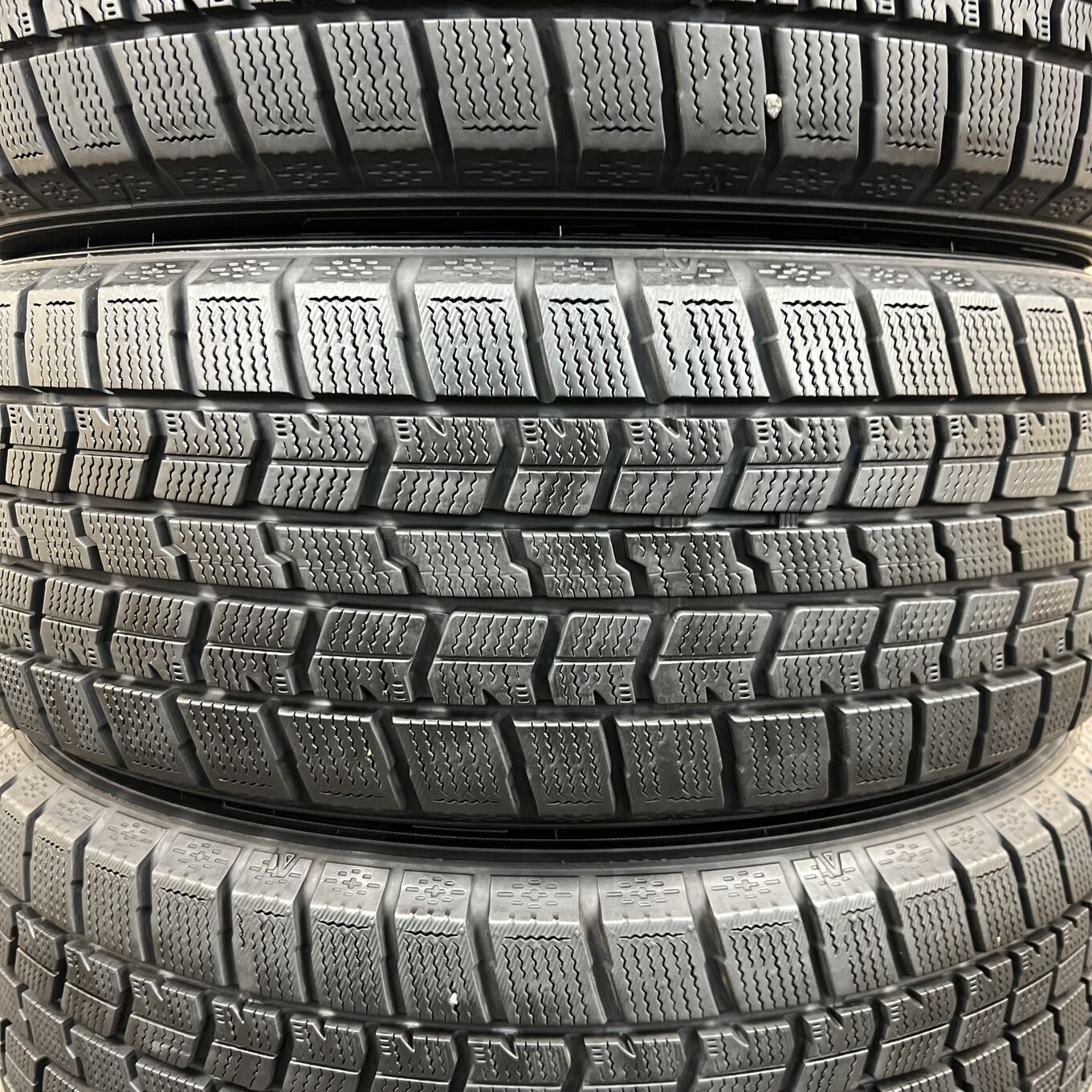 Goodyear ICE NAVI 7 215/55 R17, фото 4